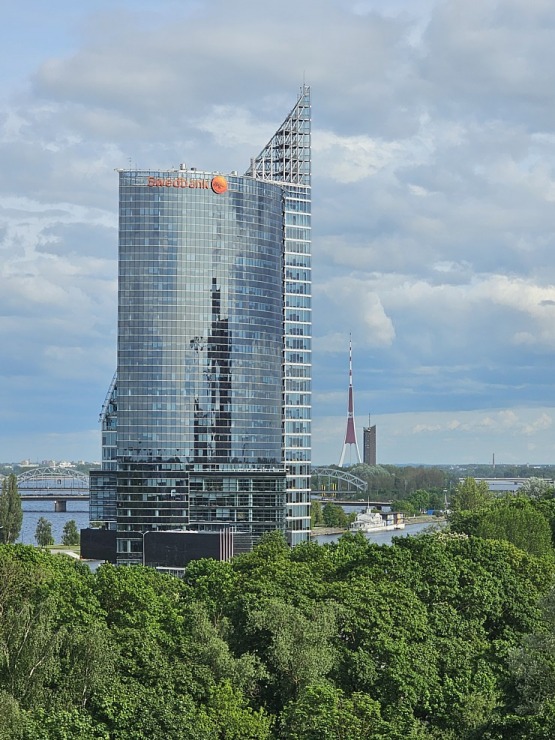 Pārdaugavas viesnīca «Riga Islande Hotel» jumta terase piedāvā burvīgu panorāmas skatu un garšīgu ēdienkarti 371784