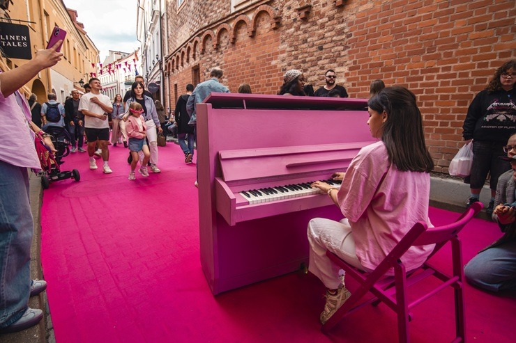Viļņā ar pamatīgu festivālu godina Rozā jeb auksto zupu 371891