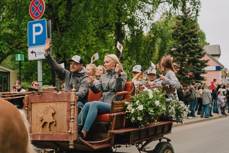 Ar daudzpusīgu programmu Dienvidkurzemes pilsētā Grobiņā svin svētkus 371983