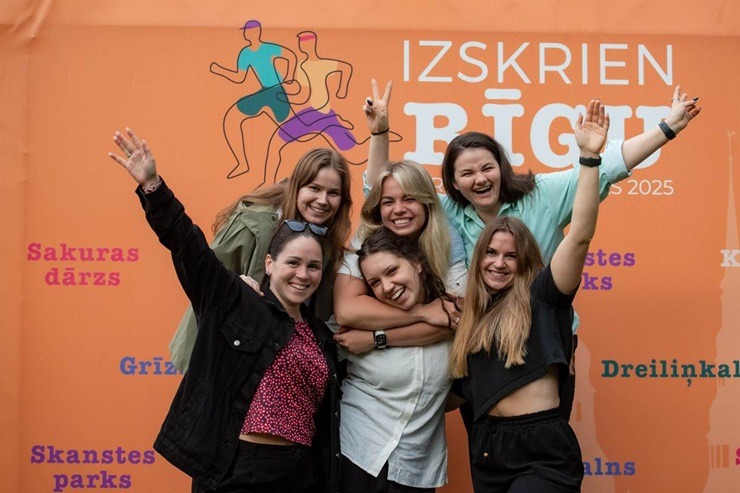 Vairāk nekā pusotrs tūkstotis entuziastu izskrien Rīgu Sakuras dārzā 372222