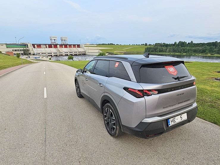 Sadarbībā ar «Europcar Latvija» ceļojam ar jauno septiņvietīgo «Peugeot 5008 GT Hybrid» 372242