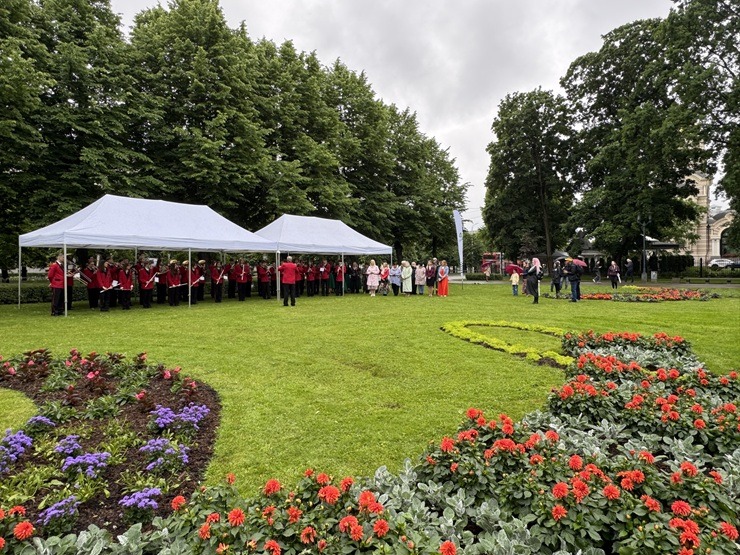 Šovasar Rīgas dārzi un parki uzzied, XIII Latvijas Skolu jaunatnes dziesmu un deju svētku iedvesmoti Šovasar Rīgas dārzi un parki uzzied, XIII Latvijas Skolu jaunatnes dziesmu un deju svētku iedvesmoti 372342