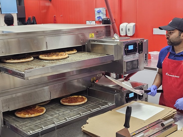 Rīgas «K. K. fon Stricka villas» tuvumā atver jaunu «Dominos Pizza» picēriju 372365