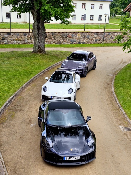 Piedalamies «Porsche Latvija» klientu dienās, lai paceļotu ar dažādiem Porsche 911 un 718 spēkratiem Piedalamies «Porsche Latvija» klientu dienās, lai paceļotu ar dažādiem Porsche 911 un 718 spēkratiem 372520