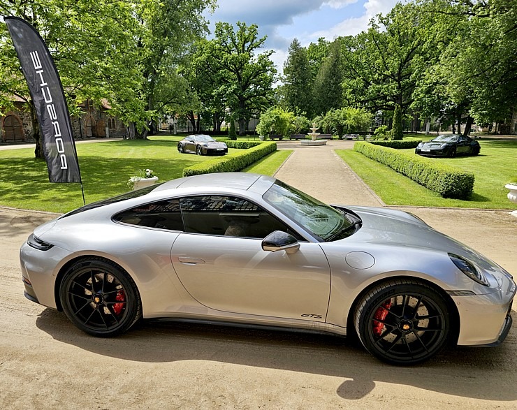 Piedalamies «Porsche Latvija» klientu dienās, lai paceļotu ar dažādiem Porsche 911 un 718 spēkratiem Piedalamies «Porsche Latvija» klientu dienās, lai paceļotu ar dažādiem Porsche 911 un 718 spēkratiem 372521