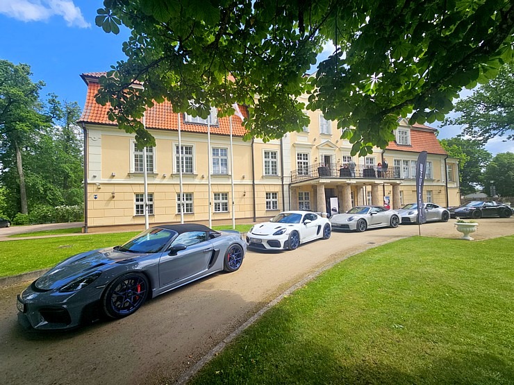 Piedalamies «Porsche Latvija» klientu dienās, lai paceļotu ar dažādiem Porsche 911 un 718 spēkratiem Piedalamies «Porsche Latvija» klientu dienās, lai paceļotu ar dažādiem Porsche 911 un 718 spēkratiem 372501
