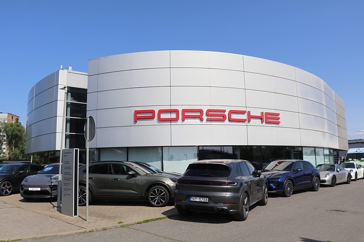 Piedalamies «Porsche Latvija» klientu dienās, lai paceļotu ar dažādiem Porsche 911 un 718 spēkratiem Piedalamies «Porsche Latvija» klientu dienās, lai paceļotu ar dažādiem Porsche 911 un 718 spēkratiem 372537