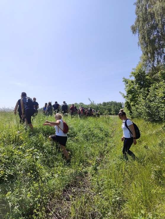 Dienvidkurzemē aktīvās atpūtas cienītāji IzPēdo Kalveni 372546
