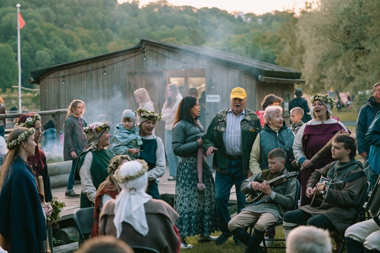 Plostnieku nakts Siguldā jau otro gadu pulcē tradicionālo amata prasmju cienītājus 372567