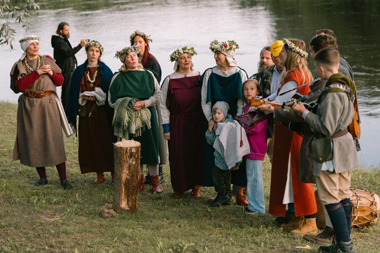 Plostnieku nakts Siguldā jau otro gadu pulcē tradicionālo amata prasmju cienītājus 372562
