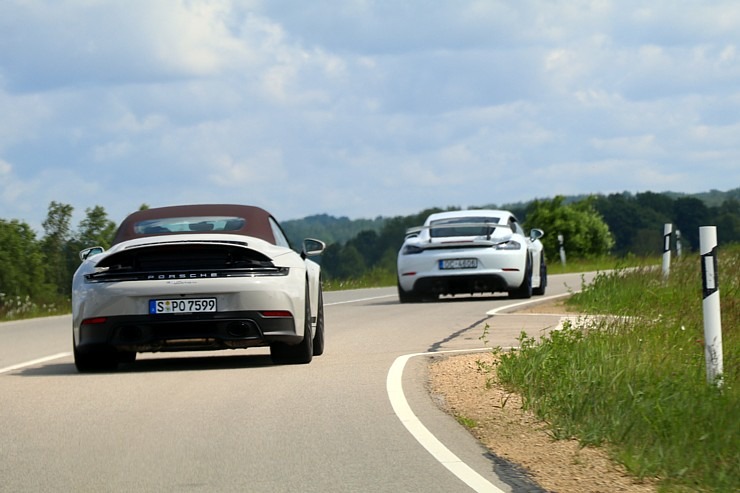 Apceļojam Latviju ar sešiem dažādiem Porsche 911 un 718 spēkratiem 372623