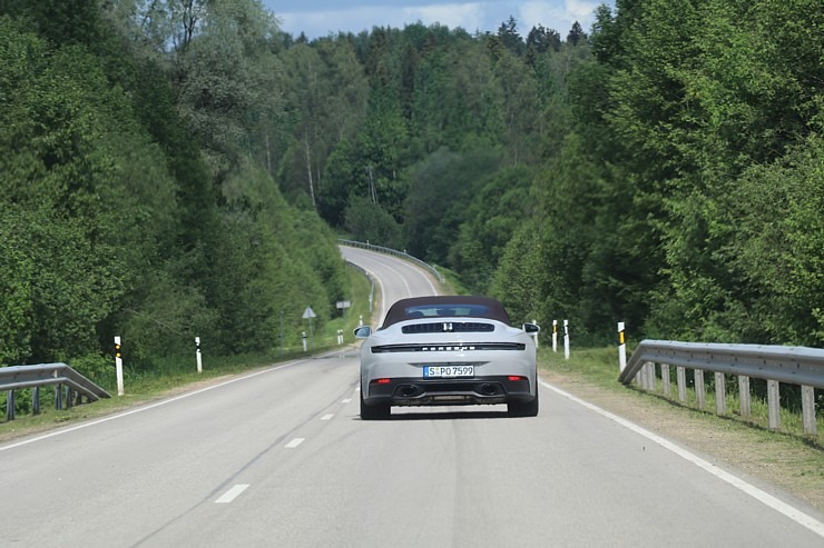 Iepazīstam 300 km garā maršrutā sešus dažādus Porsche 911 un 718 spēkratus 372650