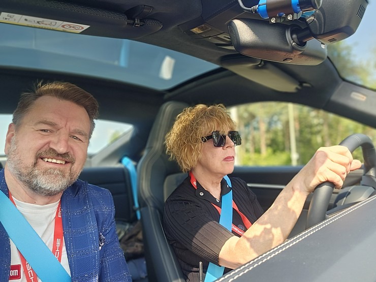 Iepazīstam 300 km garā maršrutā sešus dažādus Porsche 911 un 718 spēkratus 372636