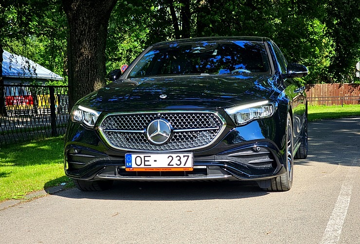 Sadarbībā ar auto nomu «Sixt Latvija» un «Mercedes-Benz E 200 Sedan» ceļojam par 115 eiro dienā 372664