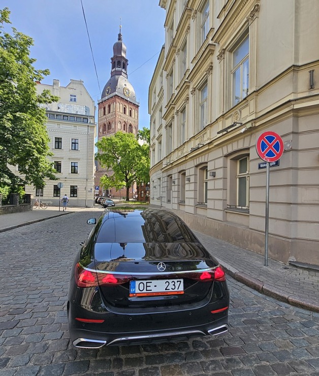 Sadarbībā ar auto nomu «Sixt Latvija» un «Mercedes-Benz E 200 Sedan» ceļojam par 115 eiro dienā 372669