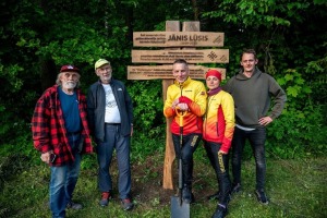 Tukuma novads: 3700 taku skrējēju sacentušies Saulgriežu  «Stirnu bukā» olimpiskā čempiona Lūša dzimtajās takās - Foto