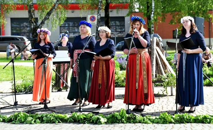 Fotoatskats uz svētku lustēm DIenvidkurzemes novada Priekulē 372995