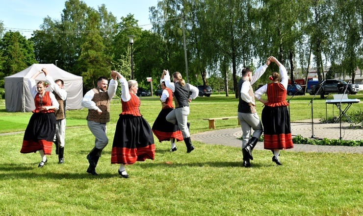 Fotoatskats uz svētku lustēm DIenvidkurzemes novada Priekulē 372985