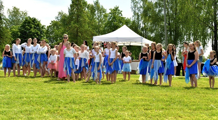 Fotoatskats uz svētku lustēm DIenvidkurzemes novada Priekulē 372988