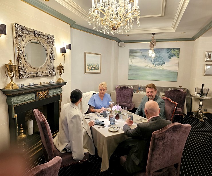 Vecrīgas Michelin saraksta viesnīcas «Grand Palace Hotel» restorāns «Seasons» piedāvā jaunu un izsmalcinātu ēdienkarti Vecrīgas Michelin saraksta viesnīcas «Grand Palace Hotel» restorāns «Seasons» piedāvā jaunu un izsmalcinātu ēdienkarti 373062