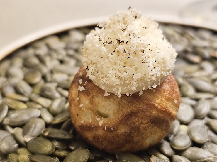 Vecrīgas Michelin saraksta viesnīcas «Grand Palace Hotel» restorāns «Seasons» piedāvā jaunu un izsmalcinātu ēdienkarti Vecrīgas Michelin saraksta viesnīcas «Grand Palace Hotel» restorāns «Seasons» piedāvā jaunu un izsmalcinātu ēdienkarti 373071