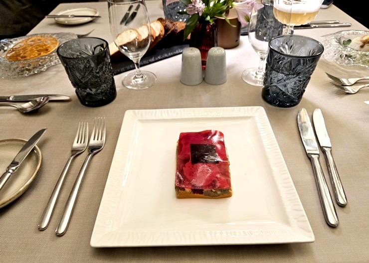 Vecrīgas Michelin saraksta viesnīcas «Grand Palace Hotel» restorāns «Seasons» piedāvā jaunu un izsmalcinātu ēdienkarti Vecrīgas Michelin saraksta viesnīcas «Grand Palace Hotel» restorāns «Seasons» piedāvā jaunu un izsmalcinātu ēdienkarti 373077