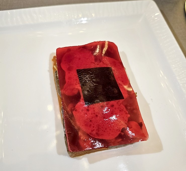 Vecrīgas Michelin saraksta viesnīcas «Grand Palace Hotel» restorāns «Seasons» piedāvā jaunu un izsmalcinātu ēdienkarti Vecrīgas Michelin saraksta viesnīcas «Grand Palace Hotel» restorāns «Seasons» piedāvā jaunu un izsmalcinātu ēdienkarti 373078
