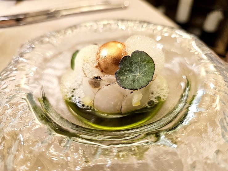 Vecrīgas Michelin saraksta viesnīcas «Grand Palace Hotel» restorāns «Seasons» piedāvā jaunu un izsmalcinātu ēdienkarti Vecrīgas Michelin saraksta viesnīcas «Grand Palace Hotel» restorāns «Seasons» piedāvā jaunu un izsmalcinātu ēdienkarti 373082