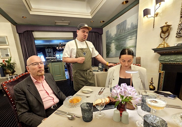 Vecrīgas Michelin saraksta viesnīcas «Grand Palace Hotel» restorāns «Seasons» piedāvā jaunu un izsmalcinātu ēdienkarti Vecrīgas Michelin saraksta viesnīcas «Grand Palace Hotel» restorāns «Seasons» piedāvā jaunu un izsmalcinātu ēdienkarti 373085