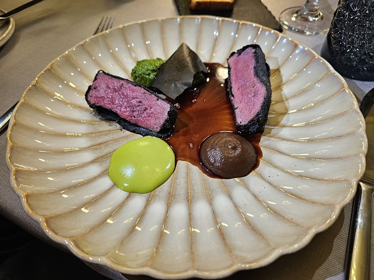 Vecrīgas Michelin saraksta viesnīcas «Grand Palace Hotel» restorāns «Seasons» piedāvā jaunu un izsmalcinātu ēdienkarti Vecrīgas Michelin saraksta viesnīcas «Grand Palace Hotel» restorāns «Seasons» piedāvā jaunu un izsmalcinātu ēdienkarti 373093