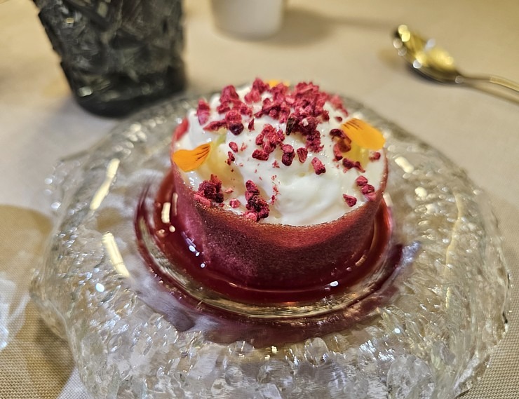 Vecrīgas Michelin saraksta viesnīcas «Grand Palace Hotel» restorāns «Seasons» piedāvā jaunu un izsmalcinātu ēdienkarti Vecrīgas Michelin saraksta viesnīcas «Grand Palace Hotel» restorāns «Seasons» piedāvā jaunu un izsmalcinātu ēdienkarti 373100