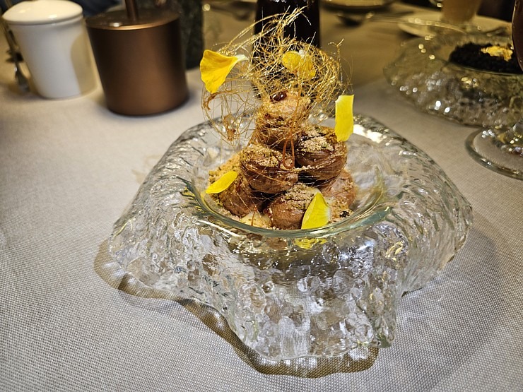 Vecrīgas Michelin saraksta viesnīcas «Grand Palace Hotel» restorāns «Seasons» piedāvā jaunu un izsmalcinātu ēdienkarti Vecrīgas Michelin saraksta viesnīcas «Grand Palace Hotel» restorāns «Seasons» piedāvā jaunu un izsmalcinātu ēdienkarti 373101