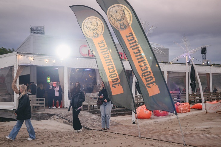 Liepājas pludmales bārā «Cukurfabrik’» iesildās pludmales festivālam «Summer Sound 2025» 373473