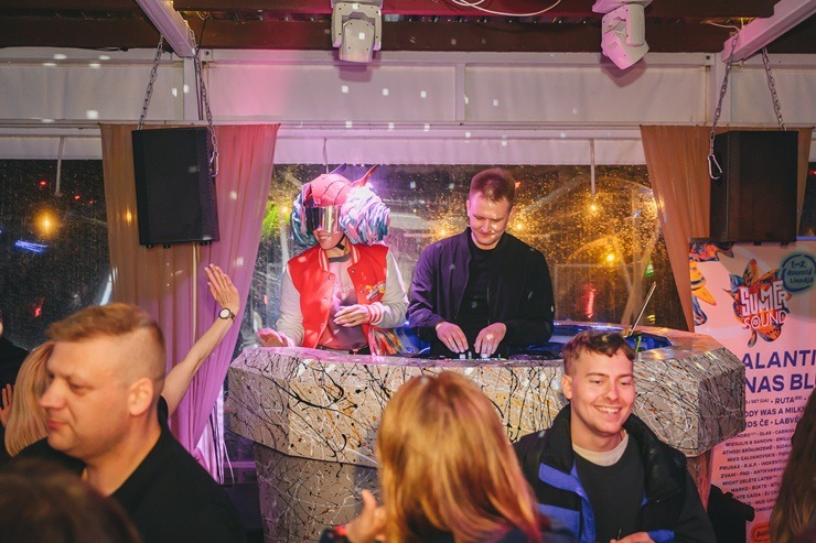 Liepājas pludmales bārā «Cukurfabrik’» iesildās pludmales festivālam «Summer Sound 2025» 373482