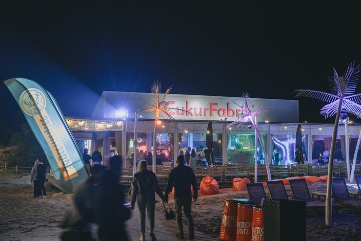 Liepājas pludmales bārā «Cukurfabrik’» iesildās pludmales festivālam «Summer Sound 2025» 373486