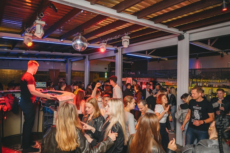 Liepājas pludmales bārā «Cukurfabrik’» iesildās pludmales festivālam «Summer Sound 2025» 373487