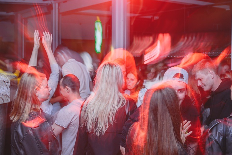 Liepājas pludmales bārā «Cukurfabrik’» iesildās pludmales festivālam «Summer Sound 2025» 373490