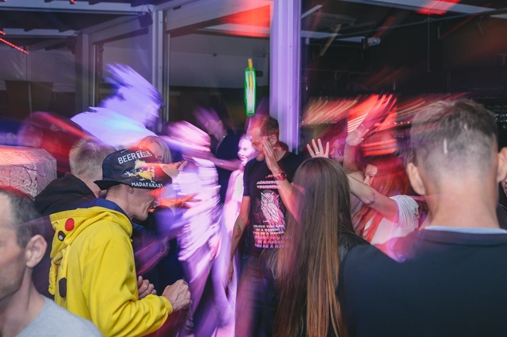 Liepājas pludmales bārā «Cukurfabrik’» iesildās pludmales festivālam «Summer Sound 2025» 373491