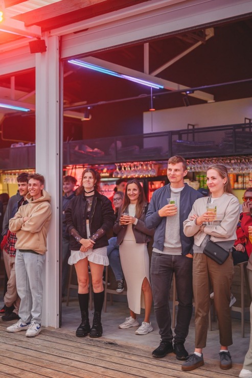 Liepājas pludmales bārā «Cukurfabrik’» iesildās pludmales festivālam «Summer Sound 2025» 373475