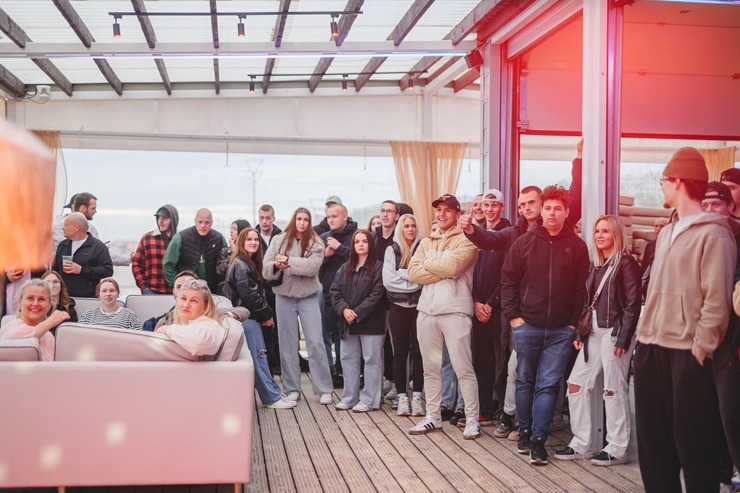 Liepājas pludmales bārā «Cukurfabrik’» iesildās pludmales festivālam «Summer Sound 2025» 373476