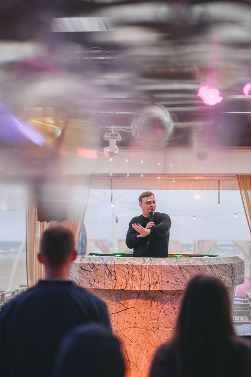 Liepājas pludmales bārā «Cukurfabrik’» iesildās pludmales festivālam «Summer Sound 2025» 373477
