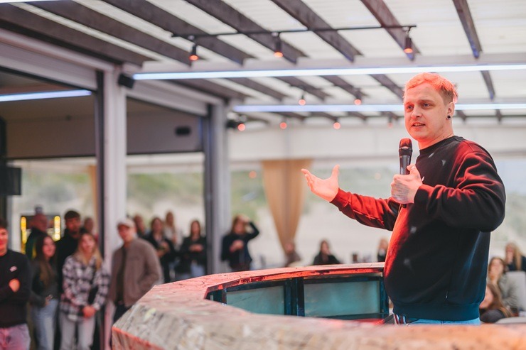 Liepājas pludmales bārā «Cukurfabrik’» iesildās pludmales festivālam «Summer Sound 2025» 373478