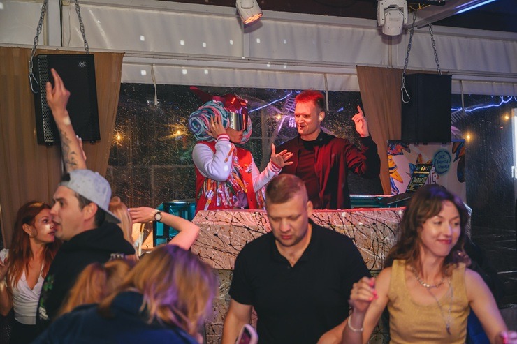 Liepājas pludmales bārā «Cukurfabrik’» iesildās pludmales festivālam «Summer Sound 2025» 373481