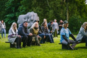 Ar rīta sauli svin Dainu kalnu 40. dzimšanas dienu  - Foto