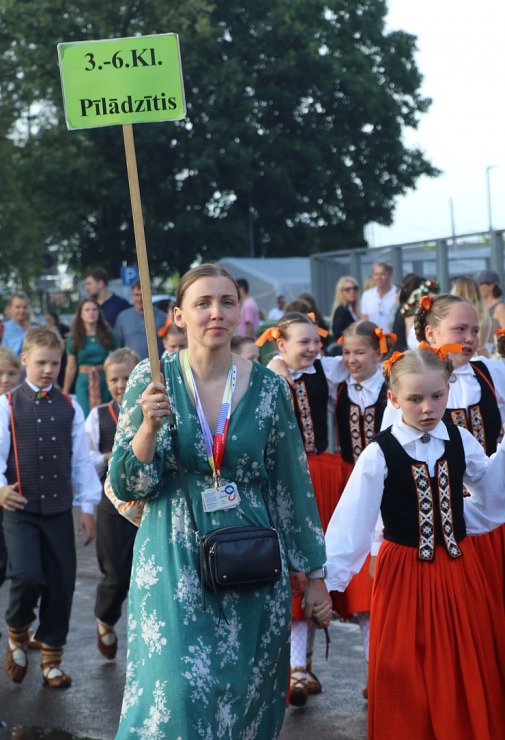 Foto mirkļi no deju lielkoncerta «Es atvēru Laimas dārzu» - XIII Latvijas Skolu jaunatnes dziesmu un deju svētki 373602