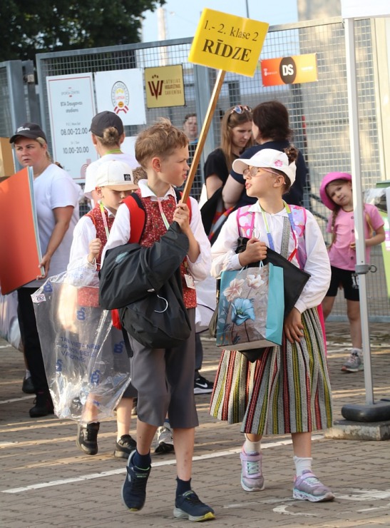 Foto mirkļi no deju lielkoncerta «Es atvēru Laimas dārzu» - XIII Latvijas Skolu jaunatnes dziesmu un deju svētki 373604