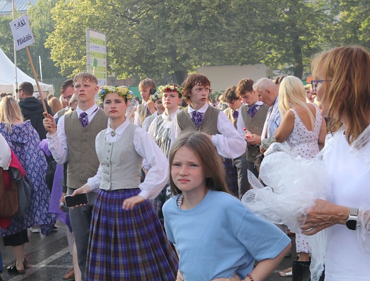 Foto mirkļi no deju lielkoncerta «Es atvēru Laimas dārzu» - XIII Latvijas Skolu jaunatnes dziesmu un deju svētki 373605