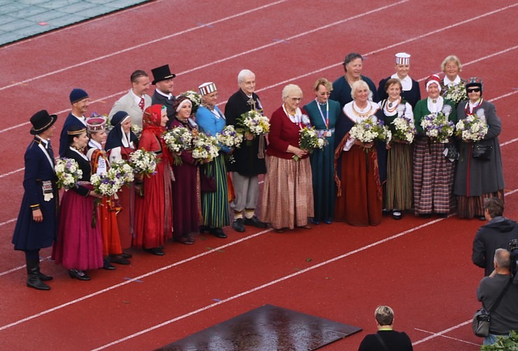 Foto mirkļi no deju lielkoncerta «Es atvēru Laimas dārzu» - XIII Latvijas Skolu jaunatnes dziesmu un deju svētki 373585