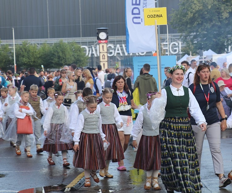 Foto mirkļi no deju lielkoncerta «Es atvēru Laimas dārzu» - XIII Latvijas Skolu jaunatnes dziesmu un deju svētki 373613