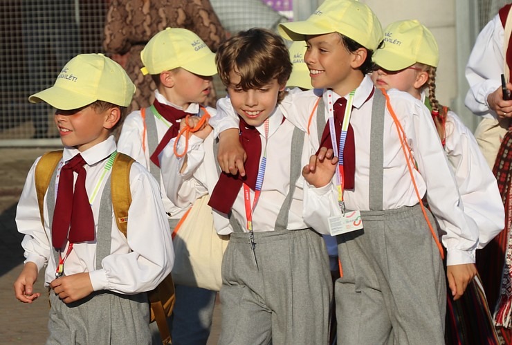 Foto mirkļi no deju lielkoncerta «Es atvēru Laimas dārzu» - XIII Latvijas Skolu jaunatnes dziesmu un deju svētki 373615